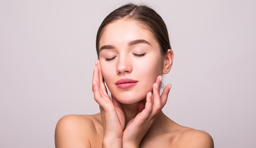 Masaje facial antienvejecimiento Masaje facial antienvejecimiento