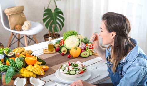 Comer más, pero engordar menos: por qué los alimentos no...